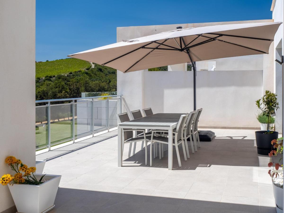 Casares Green 2365 Luaran gambar
